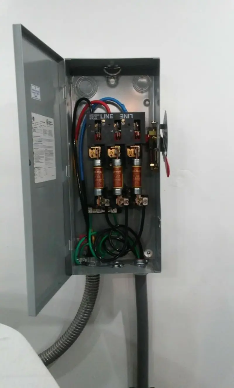 Three-phase disconnect switch installed for Smoke Detector Installation in Alexander City